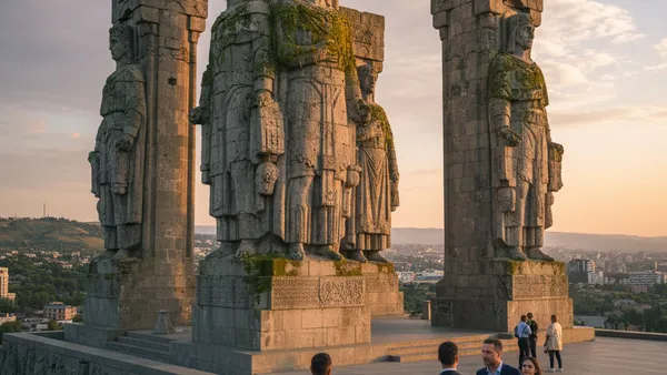 Georgiens Giganten: Das „Stonehenge“ von Tiflis